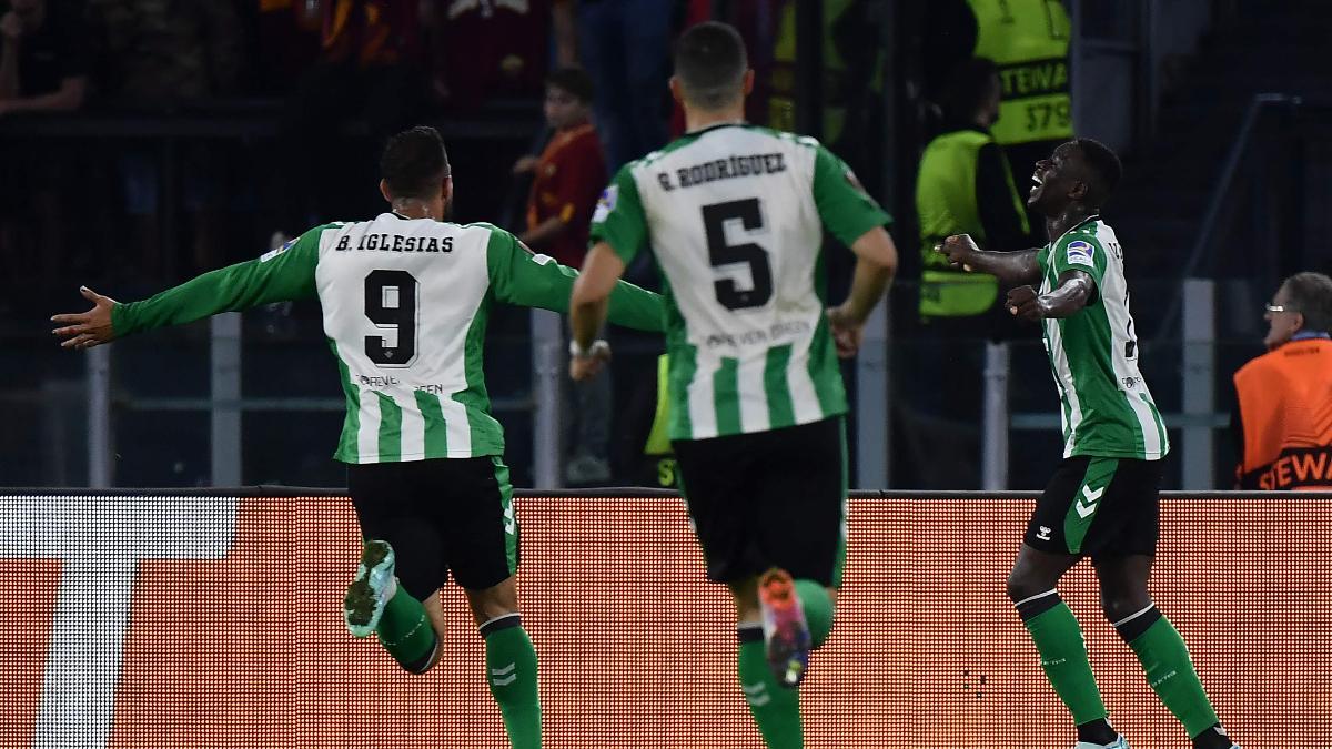 Resumen, goles y highlights del Roma 1 - 2 Betis de la tercera jornada de la fase de grupos de la Europa League