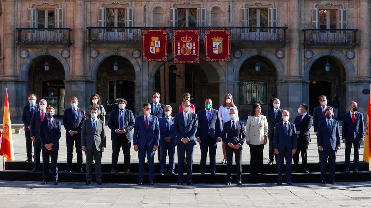 Foto de familia de la Conferencia de Presidentes celebrada en Salamanca