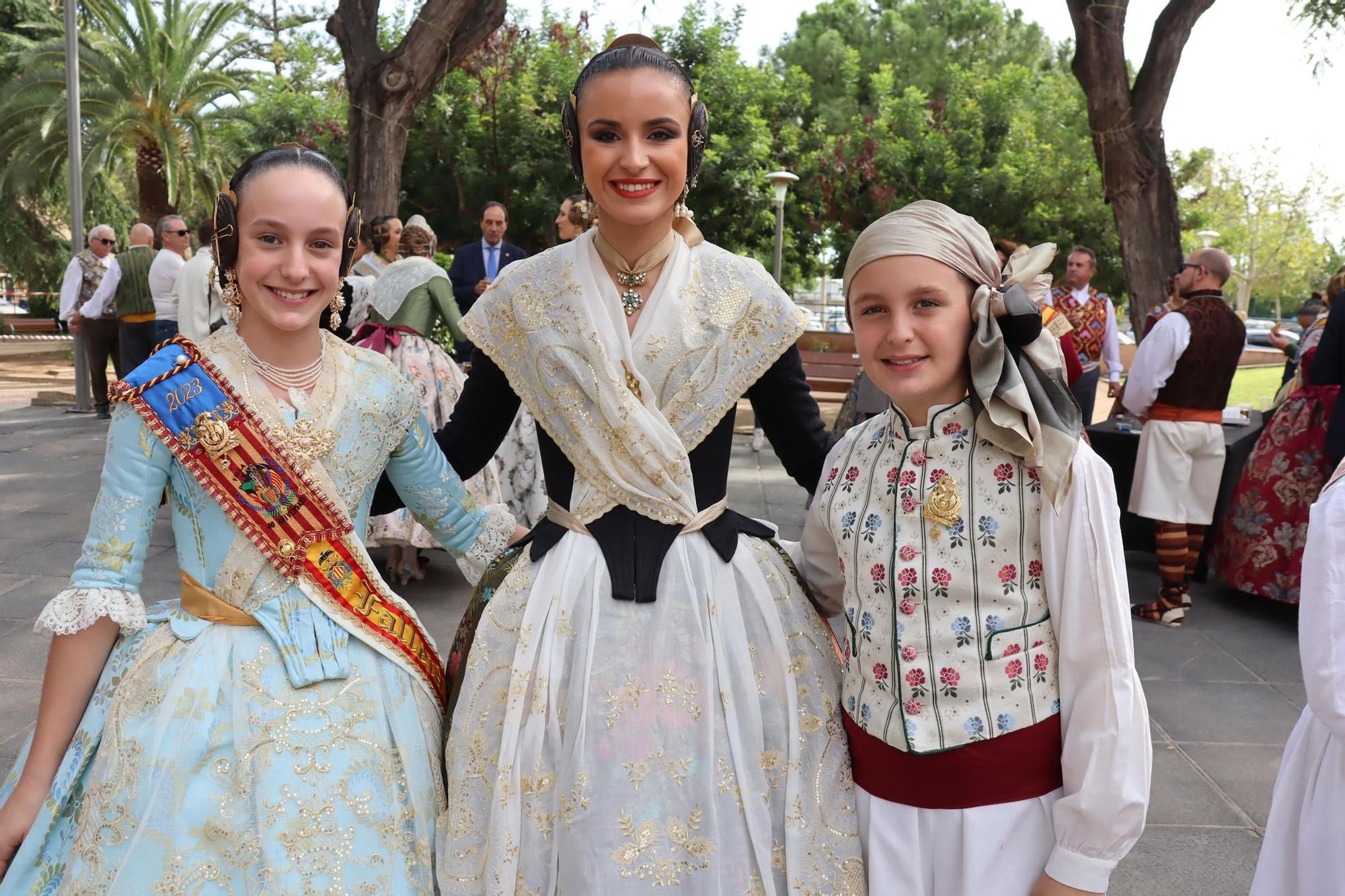 María Estela, la corte, Quart y Xirivella honran a la senyera más viajera de las Fallas