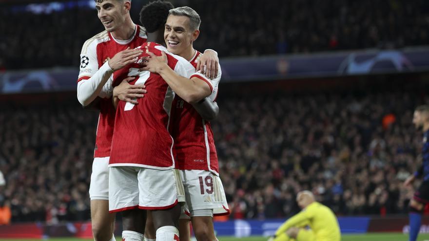 Resumen, goles y highlights del Arsenal 2 - 0 Sevilla de la Jornada 4 de la Fase de Grupos de la Champions League