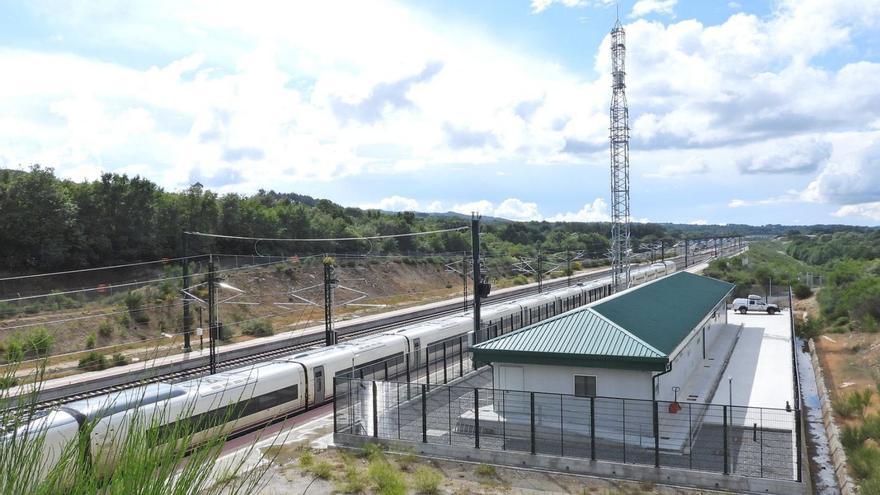 La Xunta se topa con el silencio del Gobierno sobre la entrada en servicio de los trenes Avril