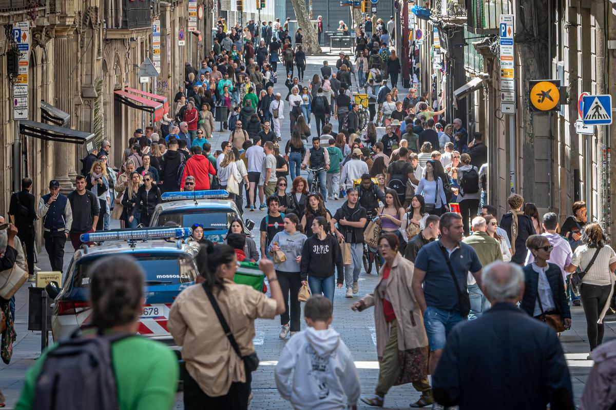 Els carrers de Barcelona on la renda varia més: el Gòtic, Gràcia i el Clot es colen entre els barris en ascens
