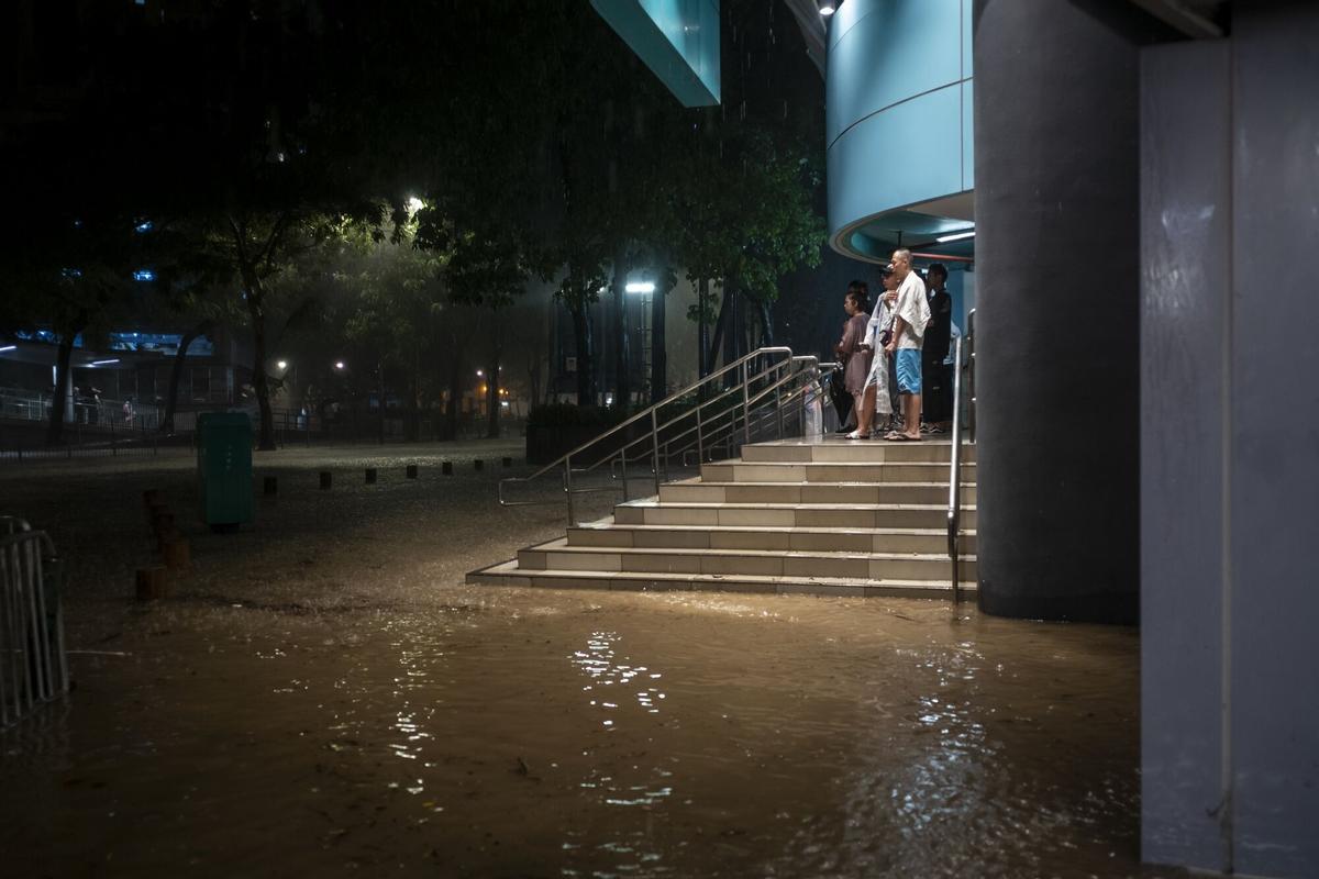 Hong Kong, gravemente inundado por el mayor temporal en 140 años