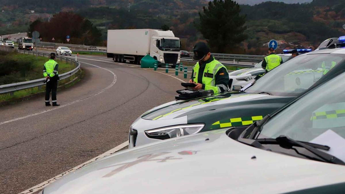 Multado con 200 euros e incluso inmovilización del vehículo por llevar la luna delantera defectuosa: la Guardia Civil ya lo vigila