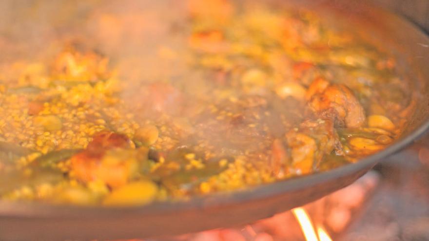 La paella celebra su día grande