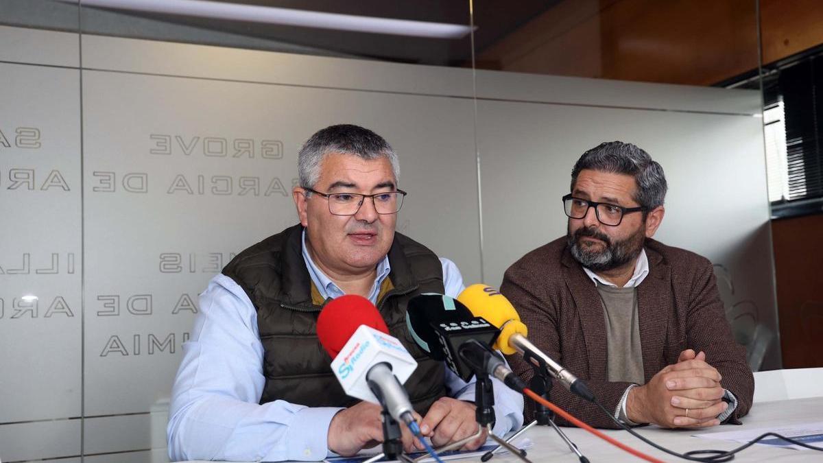 El presidente comarcal y el gerente en una comparecencia.