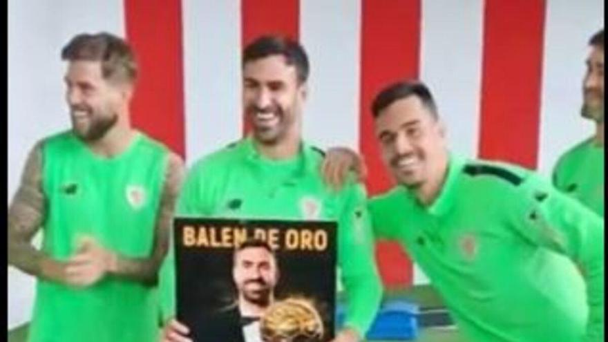 Balenziaga recibe el &#039;Balón de Oro&#039; de Valverde y sus compañeros