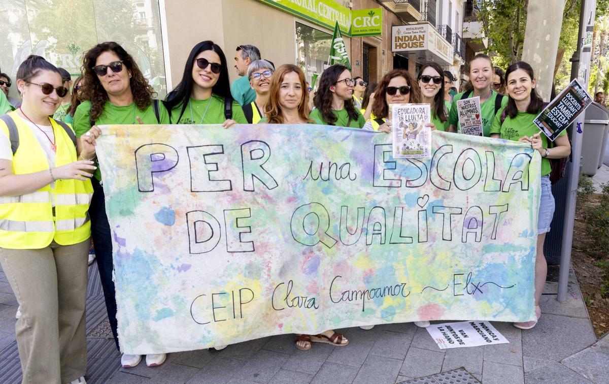 Noveno día de huelga de profesores: la lucha docente sigue viva en Alicante Noveno día de huelga de profesores: la lucha docente sigue viva en Alicante