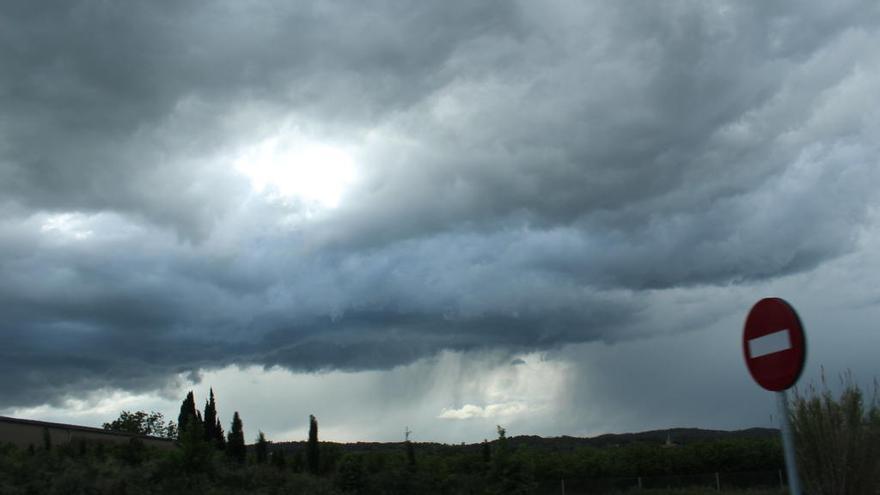 El temporal deixa diversos ruixats importants i vent.