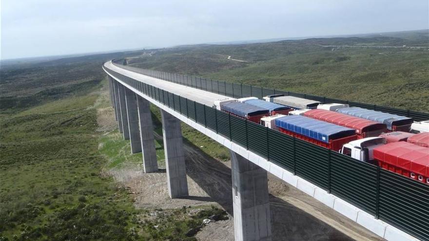 En 10 meses podrán rodar trenes entre Badajoz y Cáceres por la vía del AVE