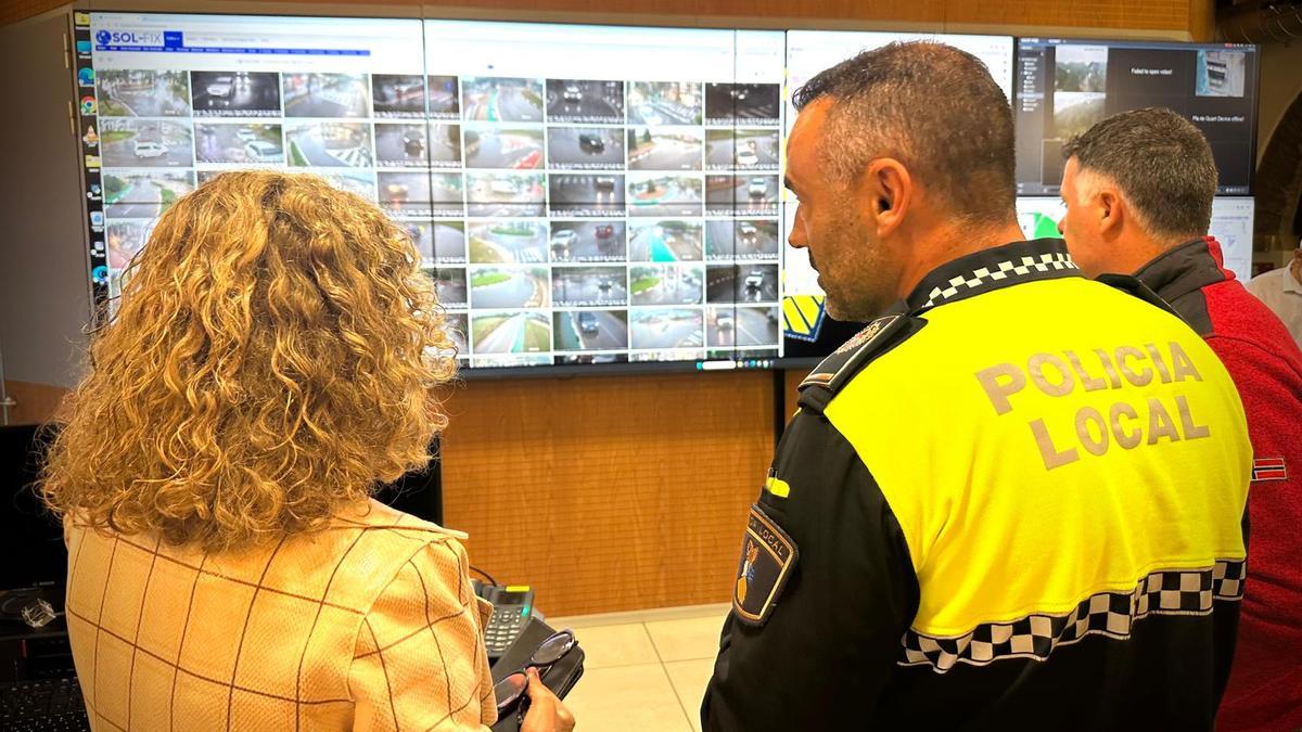 La alcaldesa Folgado en Centro de Policía