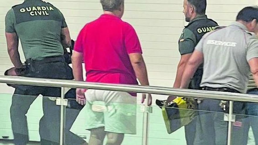 A robber injures the owner of a jewelry chain in Tenerife