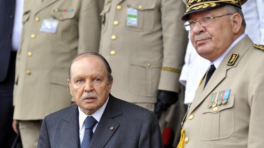 La Fiscalía pide 20 años de prisión para dos ex primeros ministros de Bouteflika