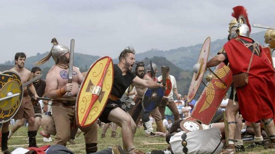 Una imagen de la batalla entre astures y romanos en una edición anterior.