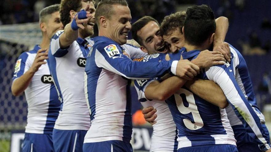 Stuani y Caicedo alargan la fiesta en el Espanyol a costa del Almería (3-0)