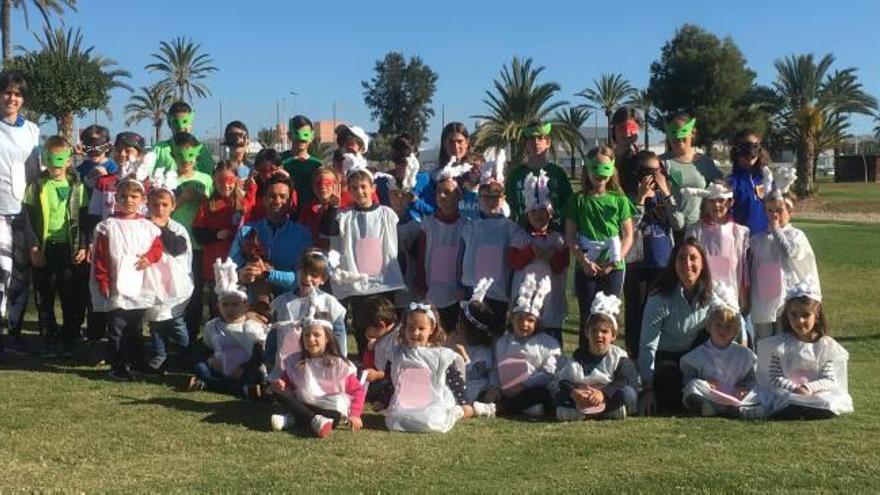 Imagen de los participantes en el Campus de Semana Santa de la Escuela de Golf Elche.