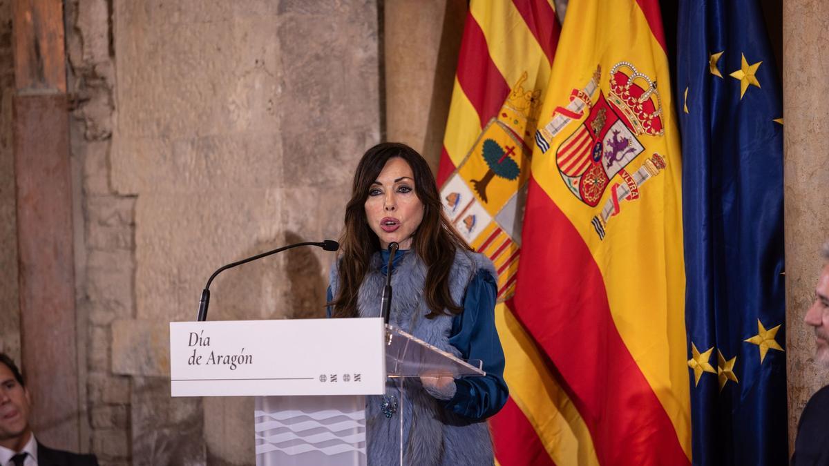 La presidenta de las Cortes de Aragón, Marta Fernández, se dirige al público en su discurso del Día de Aragón.