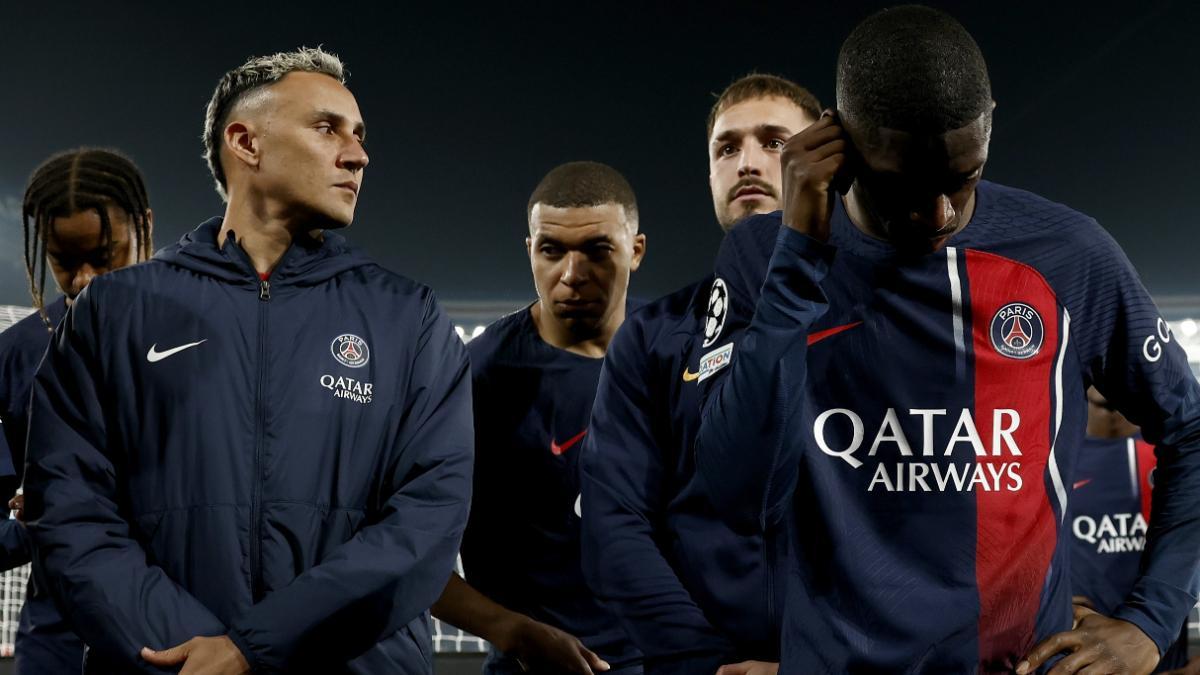 Los futbolistas del PSG, con vergüenza, pidieron perdón a su afición en el Parque de los Príncipes