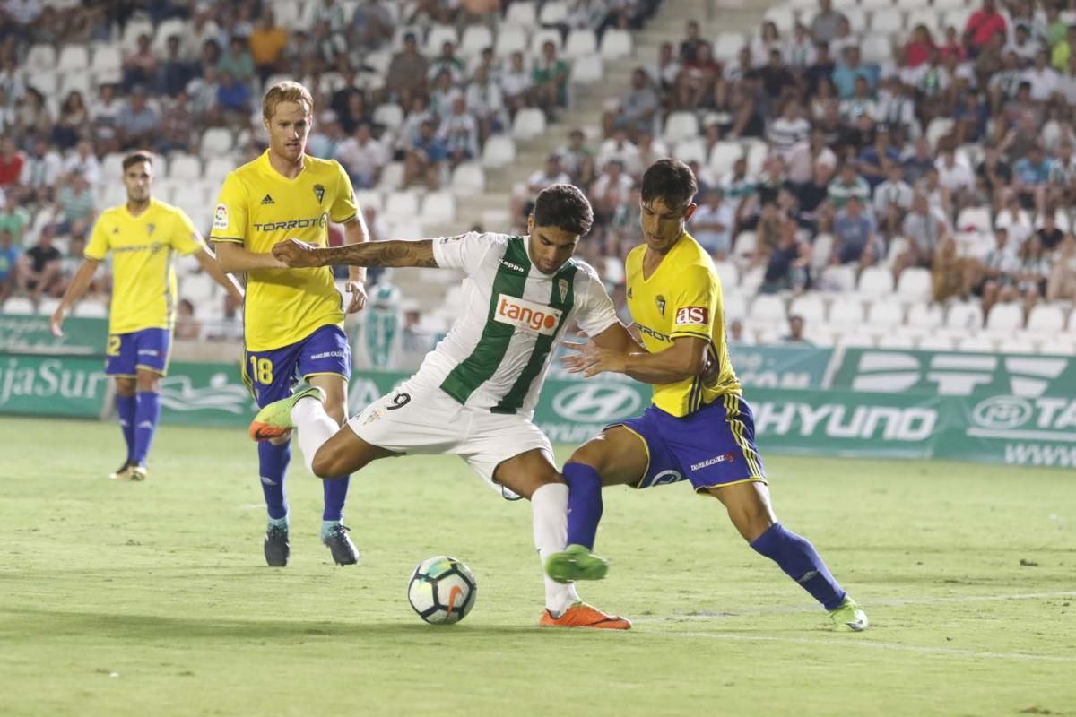 El Córdoba CF inicia la temporada con derrota ante el Cádiz.