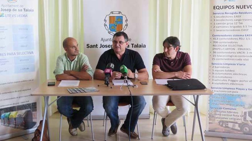 El regidor de Obras y Limpieza del Ayuntamiento, Ángel Guerrero, ha presentado hoy las mejoras que ofrece la nueva contrata.