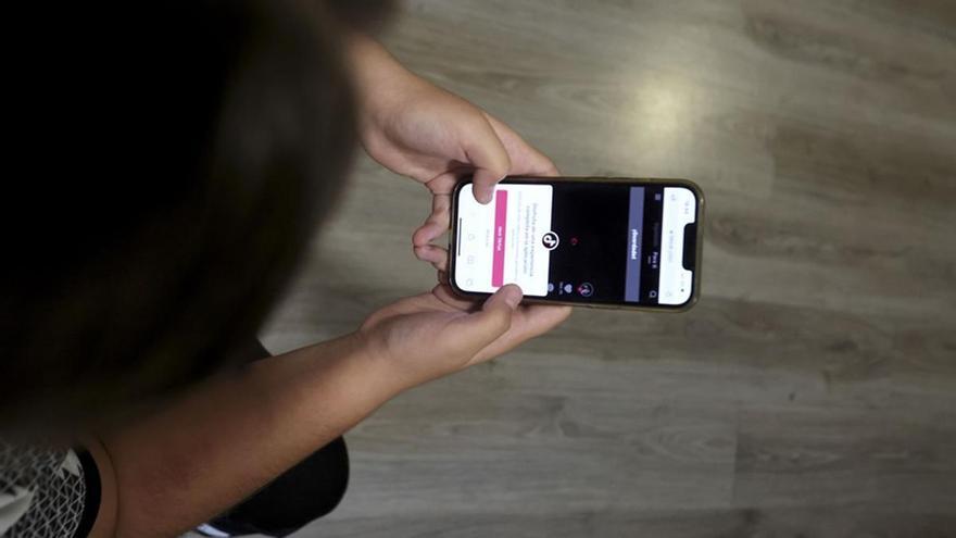 &quot;Quienes decidieron meter tantas pantallas en las aulas deben de estar arrepentidos&quot;