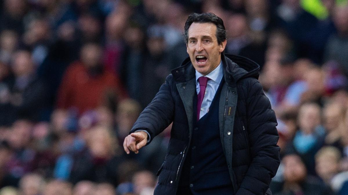 Unai Emery, dirigiendo al Aston Villa en un partido de Premier League