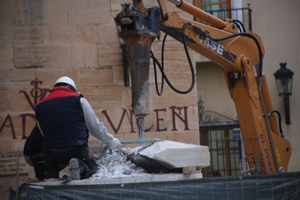 Retoman los trabajos para retirar la Cruz de los Caídos de Callosa de Segura