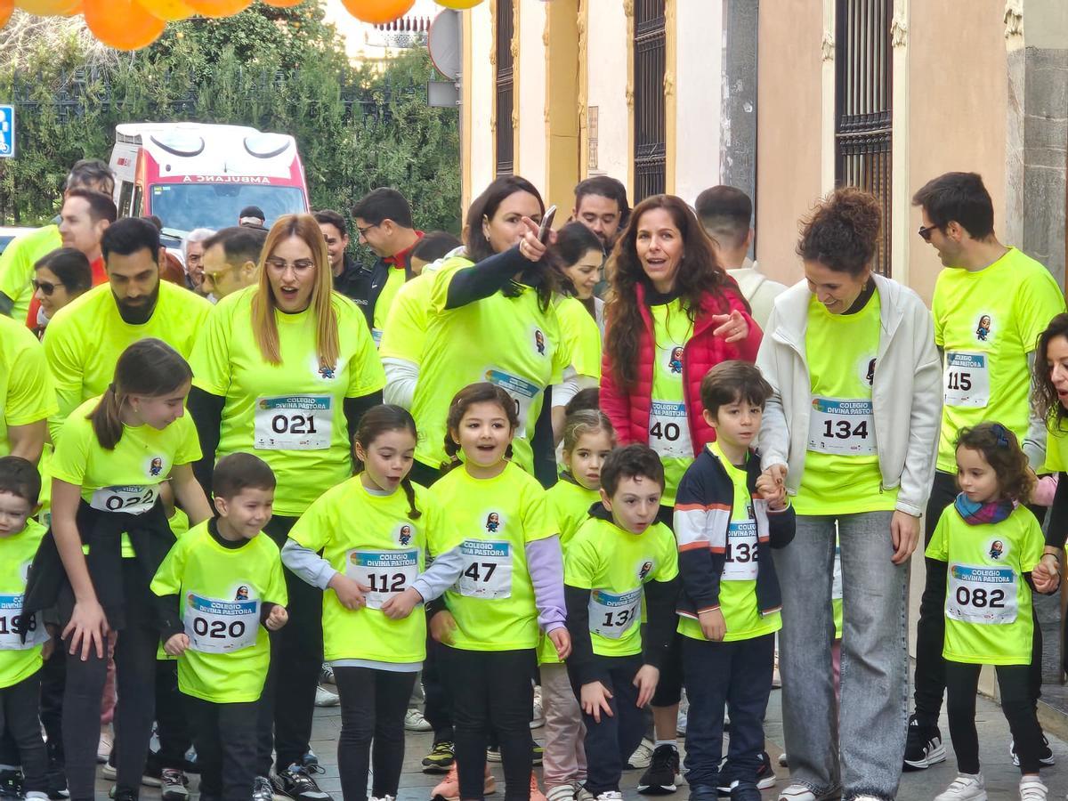 La 3ª carrera solidaria del colegio Divina Pastora recorre las calles de Córdoba