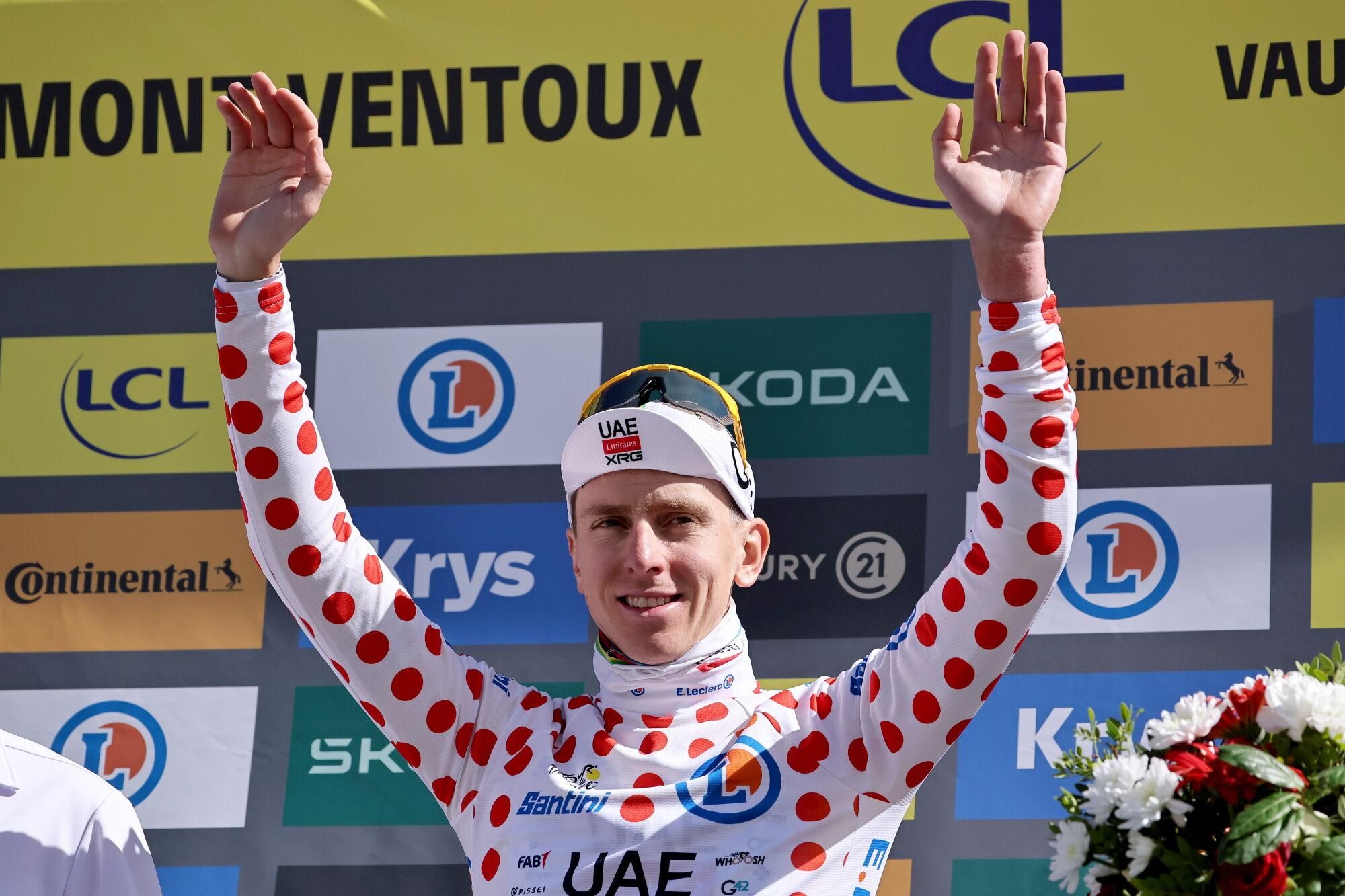 Mont Ventoux (France), 22/07/2025.- Polka Dot jersey best climber Slovenian rider Tadej Pogacar of UAE Team Emirates celebrates on the podium after the 16th stage of the Tour de France cycling race over 171.5km from Montpellier to Mont Ventoux, France, 22 July 2025. (Ciclismo, Francia) EFE/EPA/CHRISTOPHE PETIT TESSON