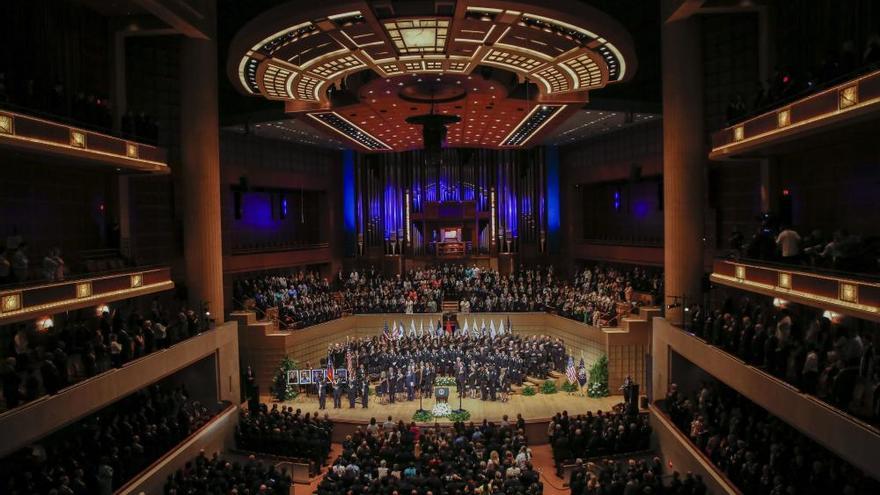 Homenaje en Dallas a los policías asesinados