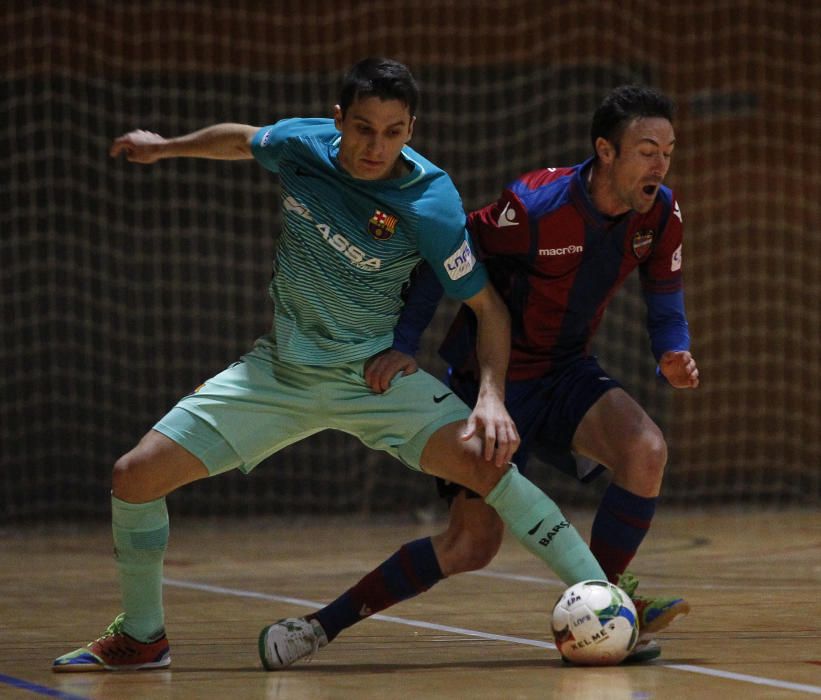 Las mejores imágenes de la victoria del Levante Fútbol Sala en Copa frente al Barça