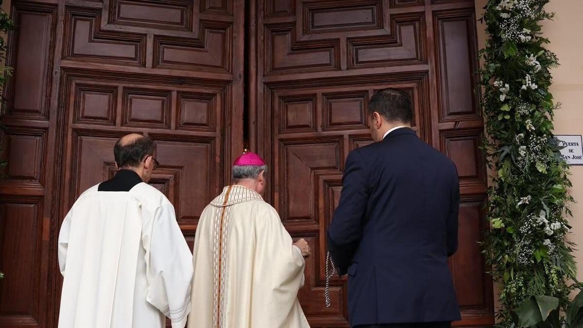 El obispo de Málaga, Jesús Catalá, abría la Puerta Santa de la Victoria el pasado 2 de junio.