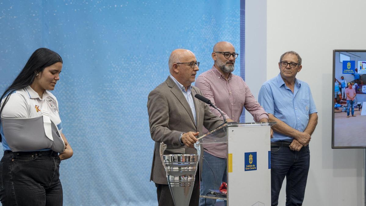El Cabildo de Gran Canaria homenajea al Club de Lucha Santa Rita