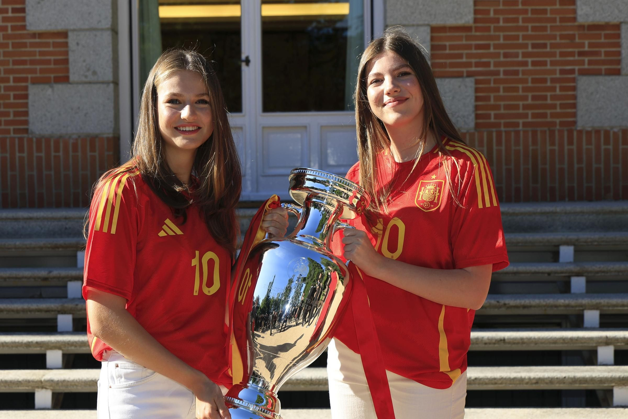 Imatges de la celebració a Cibeles i de les recepcions a la Moncloa i la Zarzuela