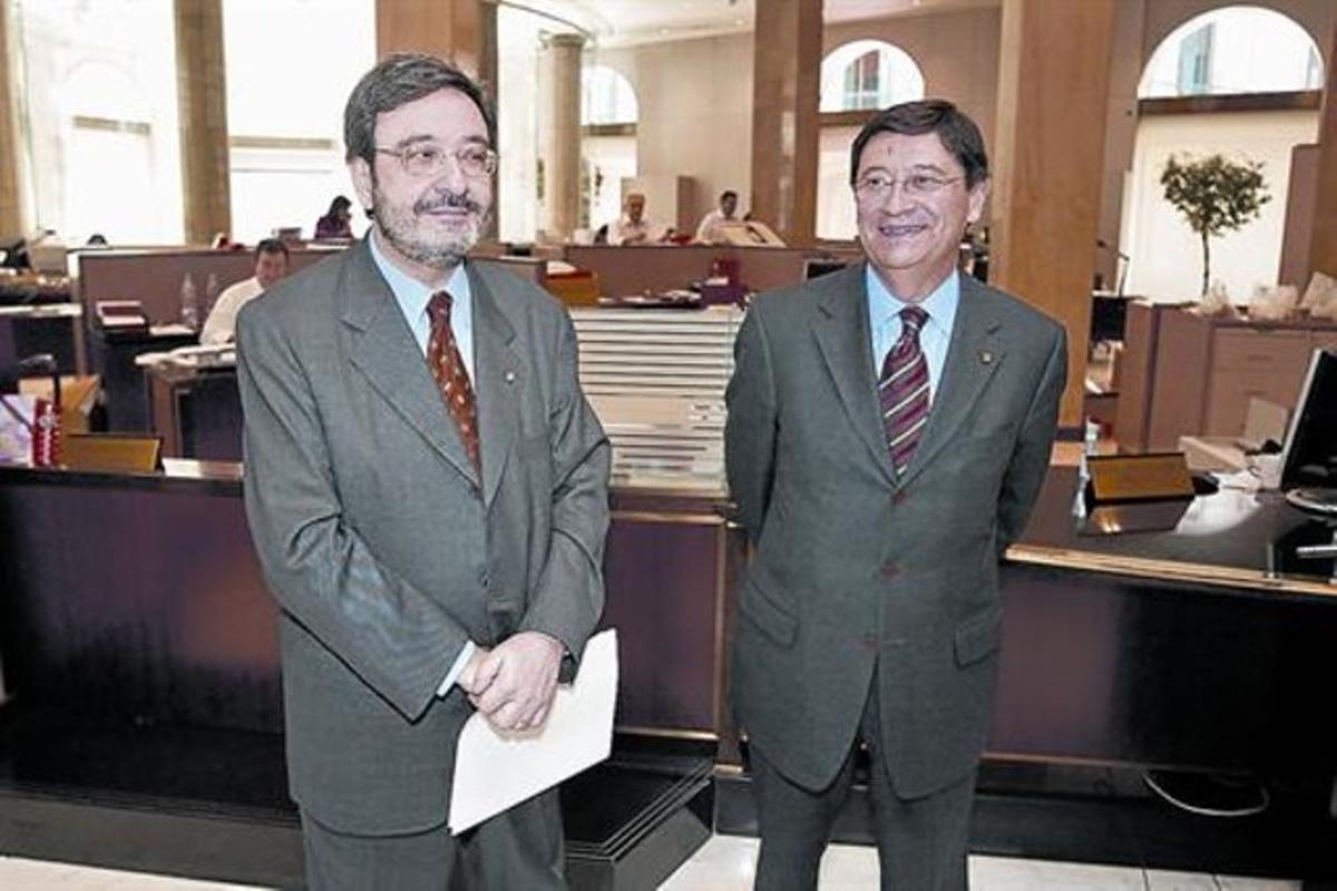 Narcís Serra (esquerra) i Josep Maria Loza, a la seu de Catalunya Banc el 2005.