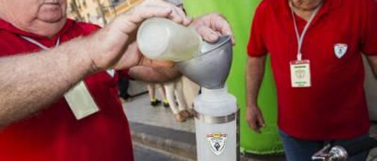 Algunos de los vehículos que participaron ayer en la prueba celebrada frente al instituto Ribalta.