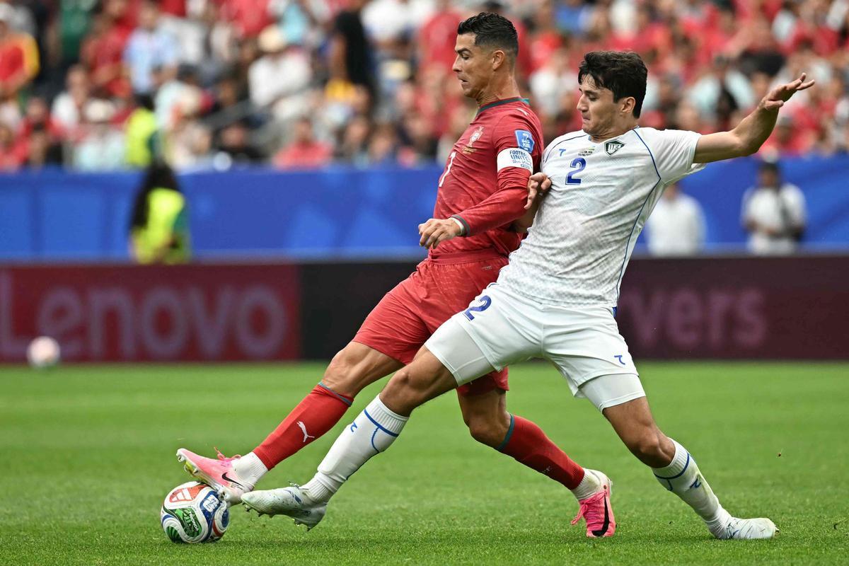 Cristiano exhibe sus galones y Portugal se pasea ante Uzbekistán