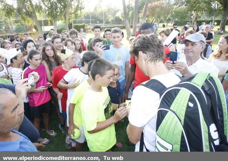 GALERÍA DE FOTOS- Bautista desata la locura peloteando con Ferrer en La Coma