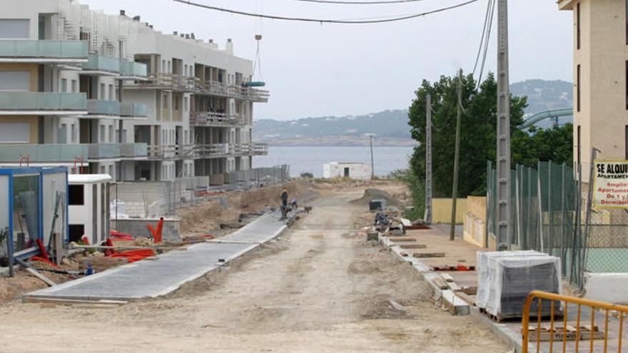 Imagen de archivo de obras en pisos y en la calle Guipúzcoa de Cala de Bou.