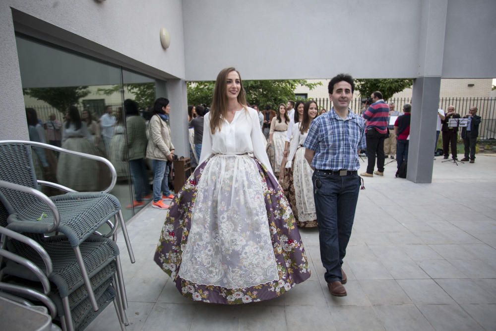 Ensayo de la Dansà con la fallera mayor y la corte