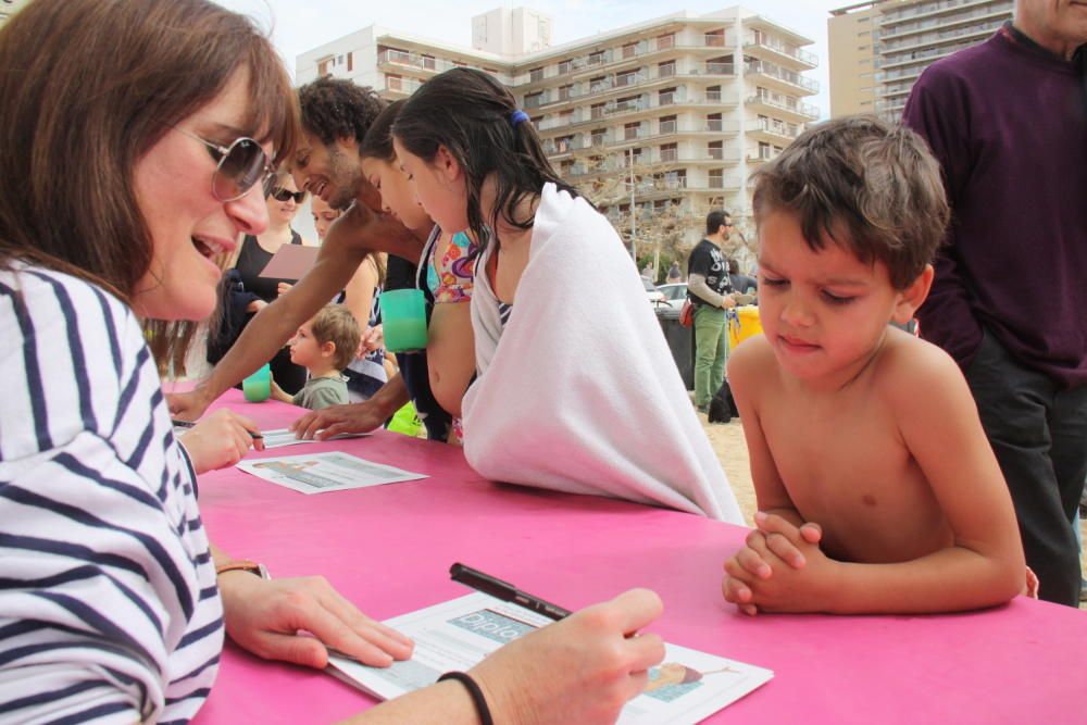 El primer bany de l''any a Palamós