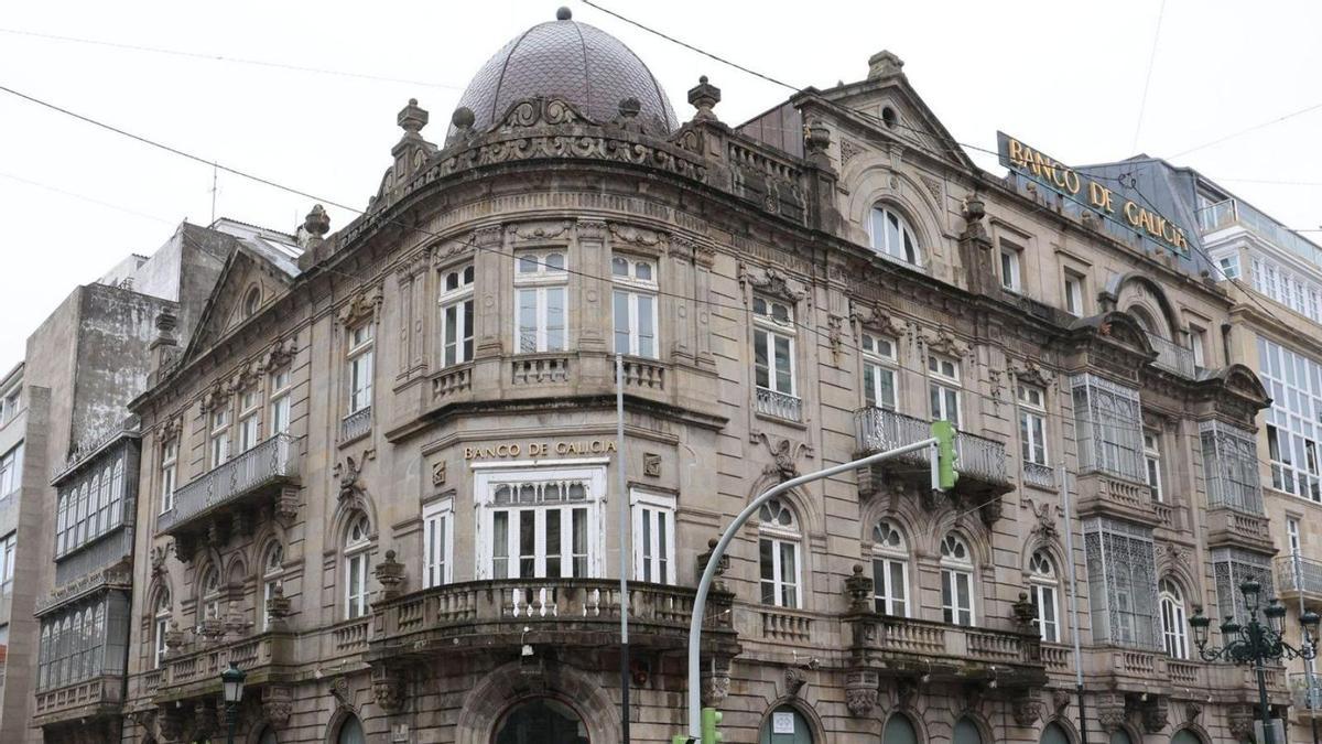 Edificio del antiguo Banco de Galicia en Policarpo Sanz.