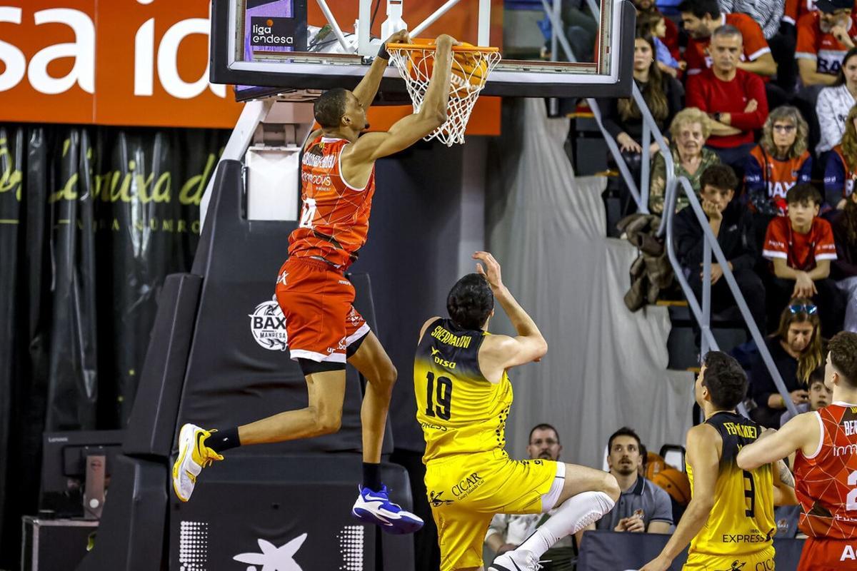 El BAXI Manresa voló por encima del La Laguna Tenerife en el Nou Congost