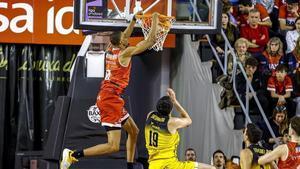 El BAXI Manresa voló por encima del La Laguna Tenerife en el Nou Congost