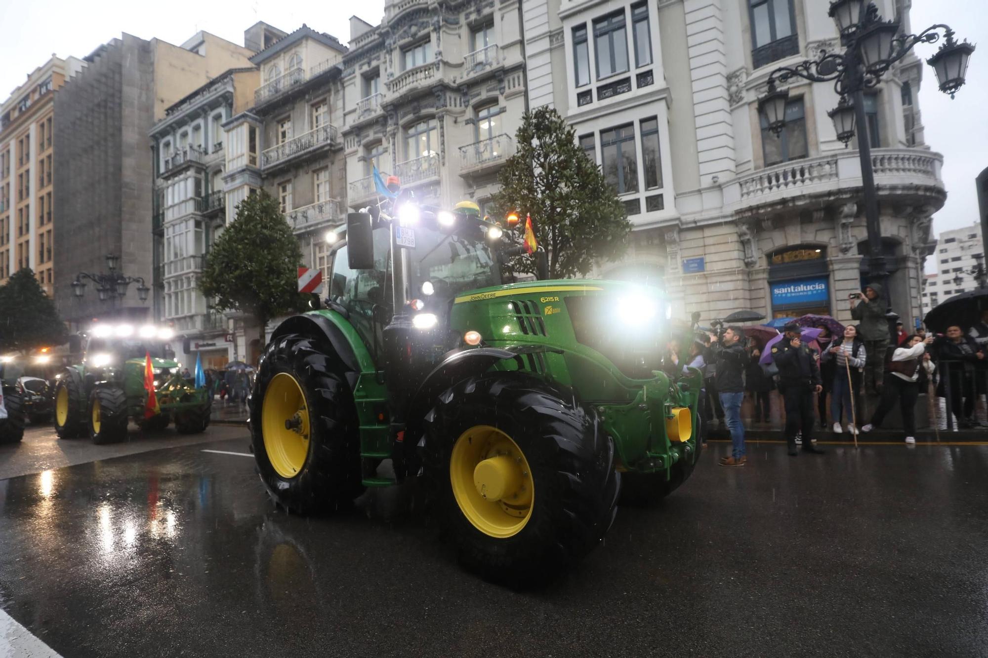 Protestas de los ganaderos y agricultores en Oviedo