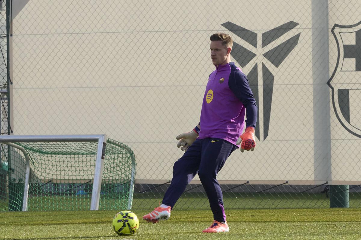 Ter Stegen, en los compases iniciales de la sesión preparatoria.