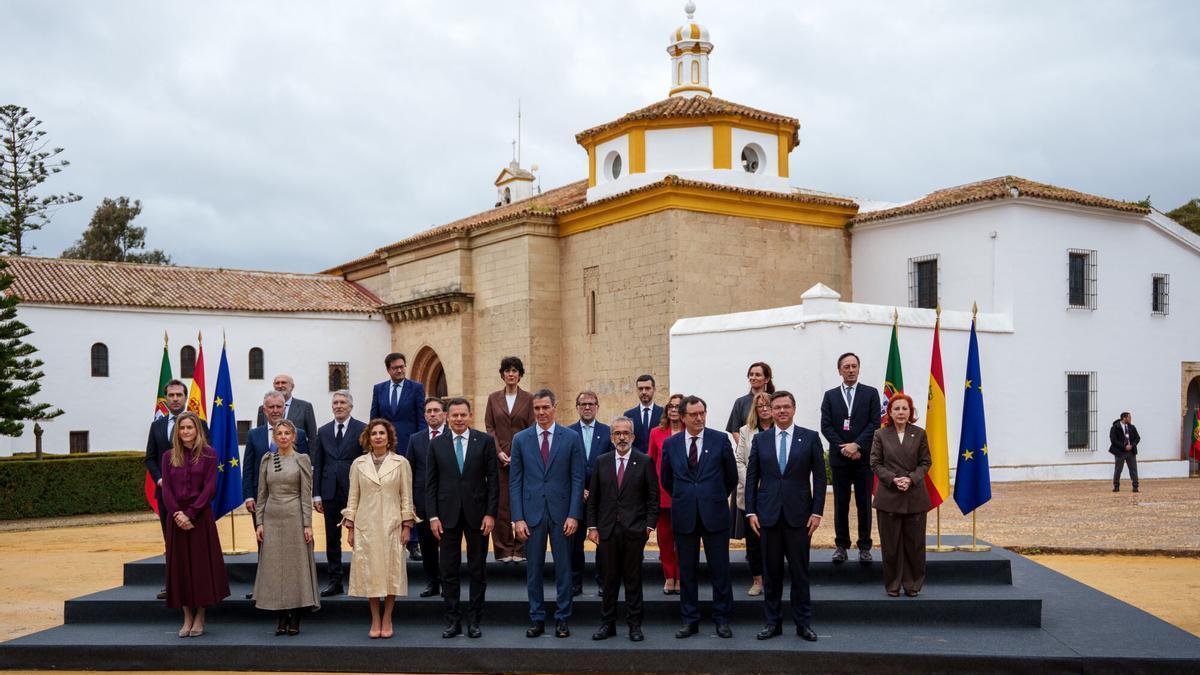 Pedro Sánchez rinde homenaje a las víctimas del accidente de trenes de Adamuz (Córdoba) en Huelva sin familiares ni afectados