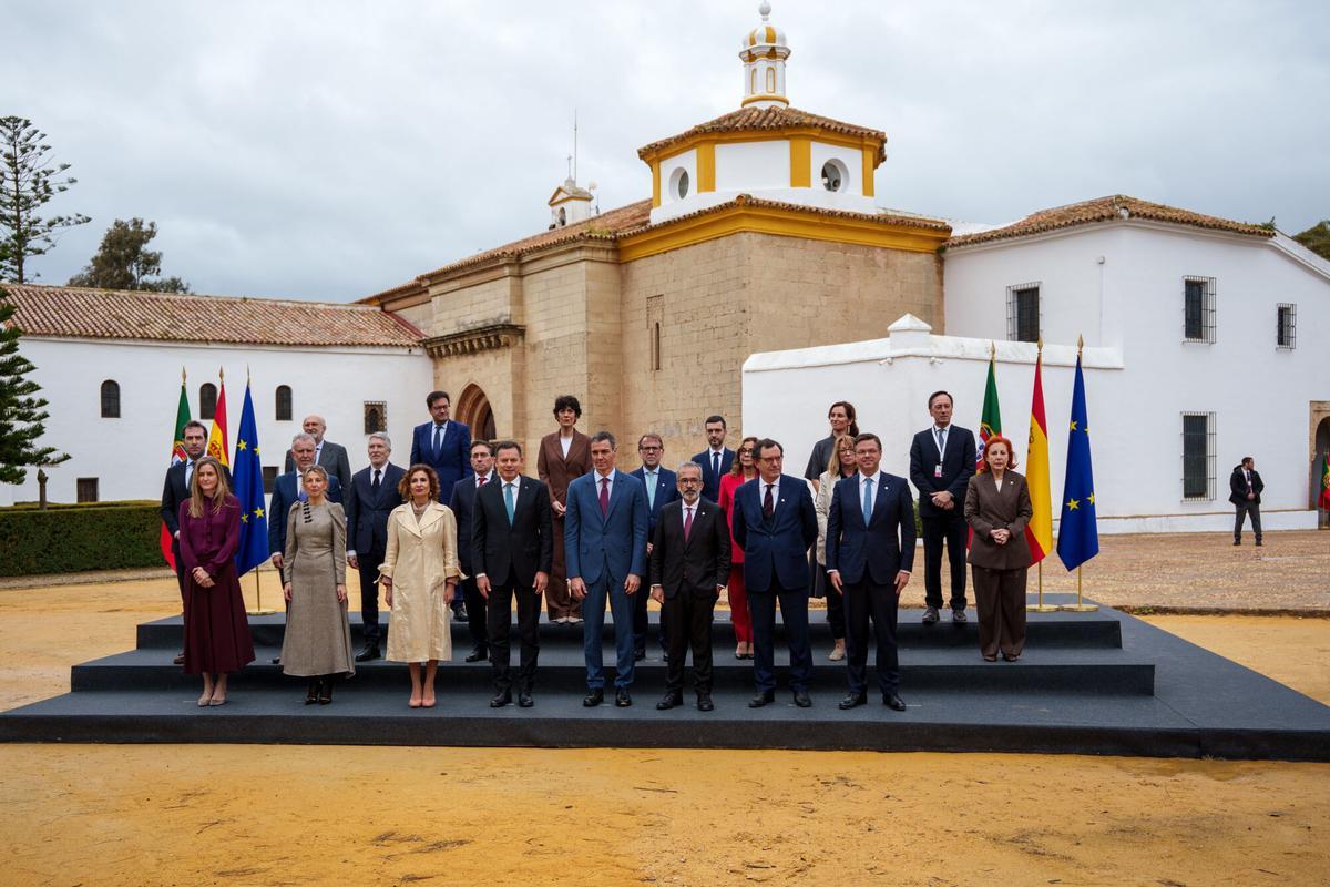 Foto de familia de la XXXVI Cumbre Hispano-Portuguesa.