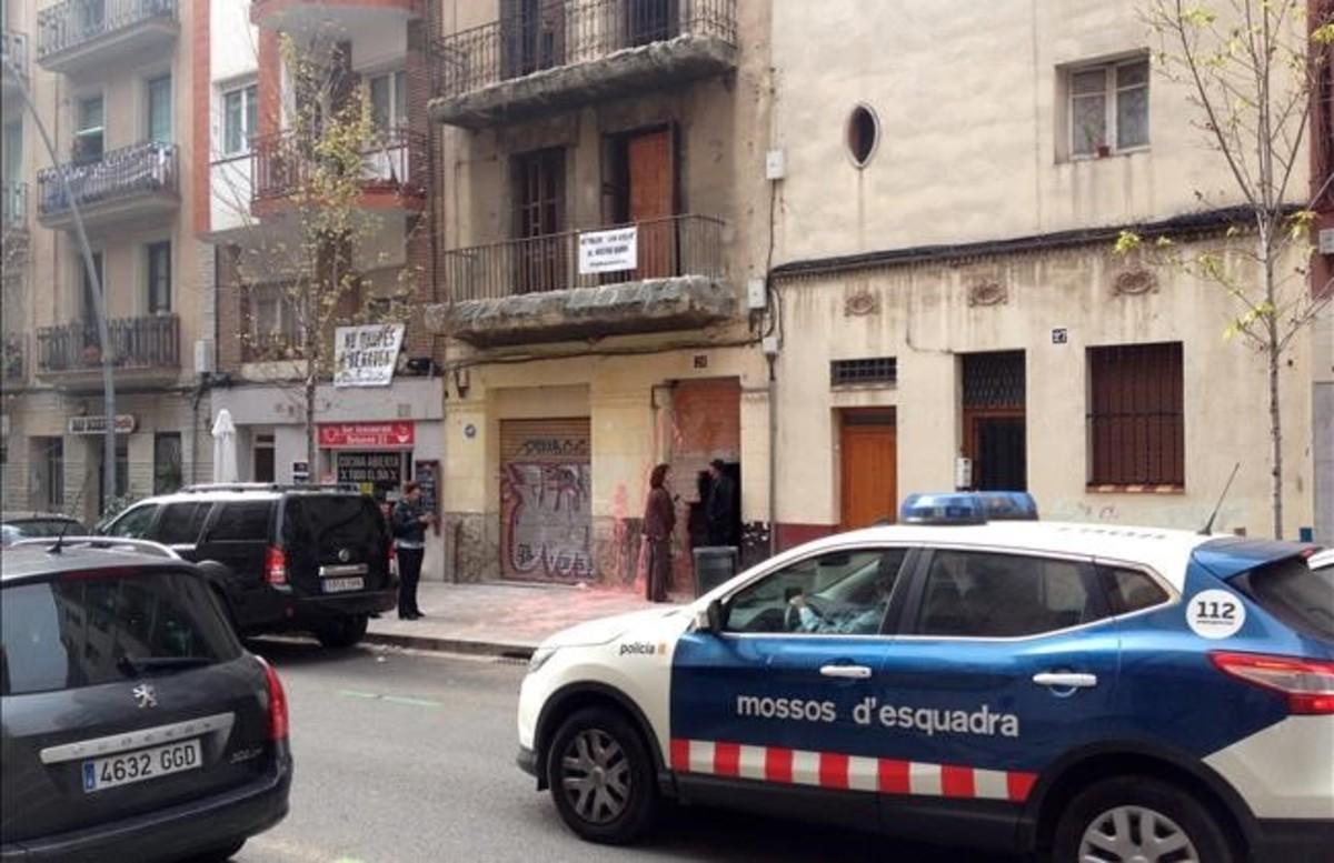 cmarquez36109862 barcelona  31 de octubre del 2016  casa okupada en la calle 161031175401