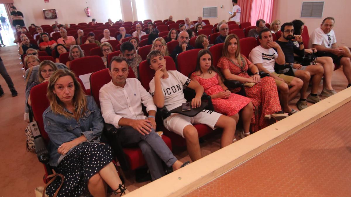 Asistentes al acto en homenaje a Amparo Pernichi en el Botánico, donde se ha puesto su nombre a una de las salas.